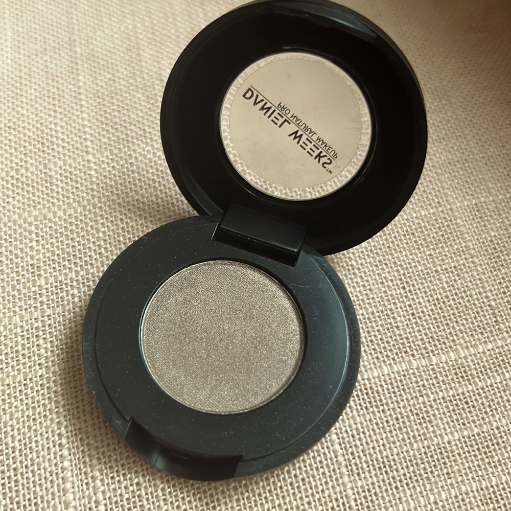 NWT Daniel Weeks Eyeshadow